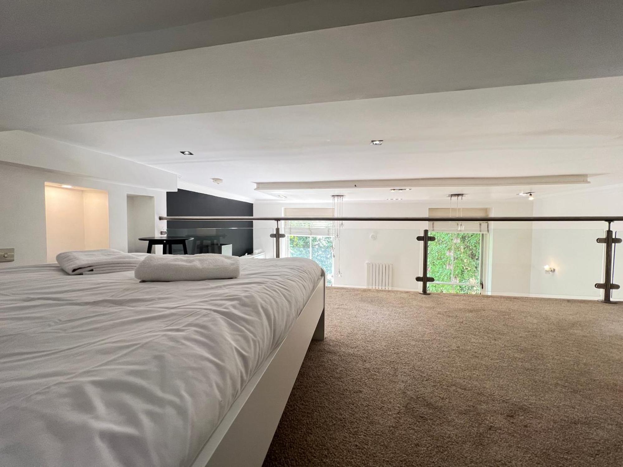 3.5 High Ceilings - Centrally Located London Exterior photo