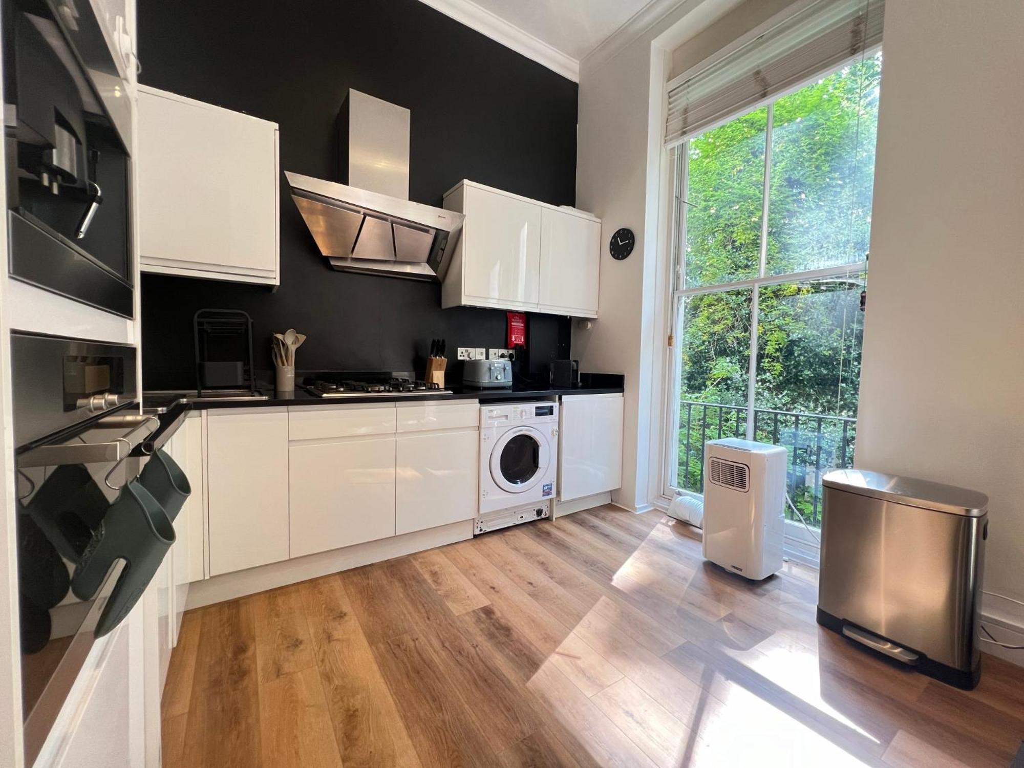 3.5 High Ceilings - Centrally Located London Exterior photo