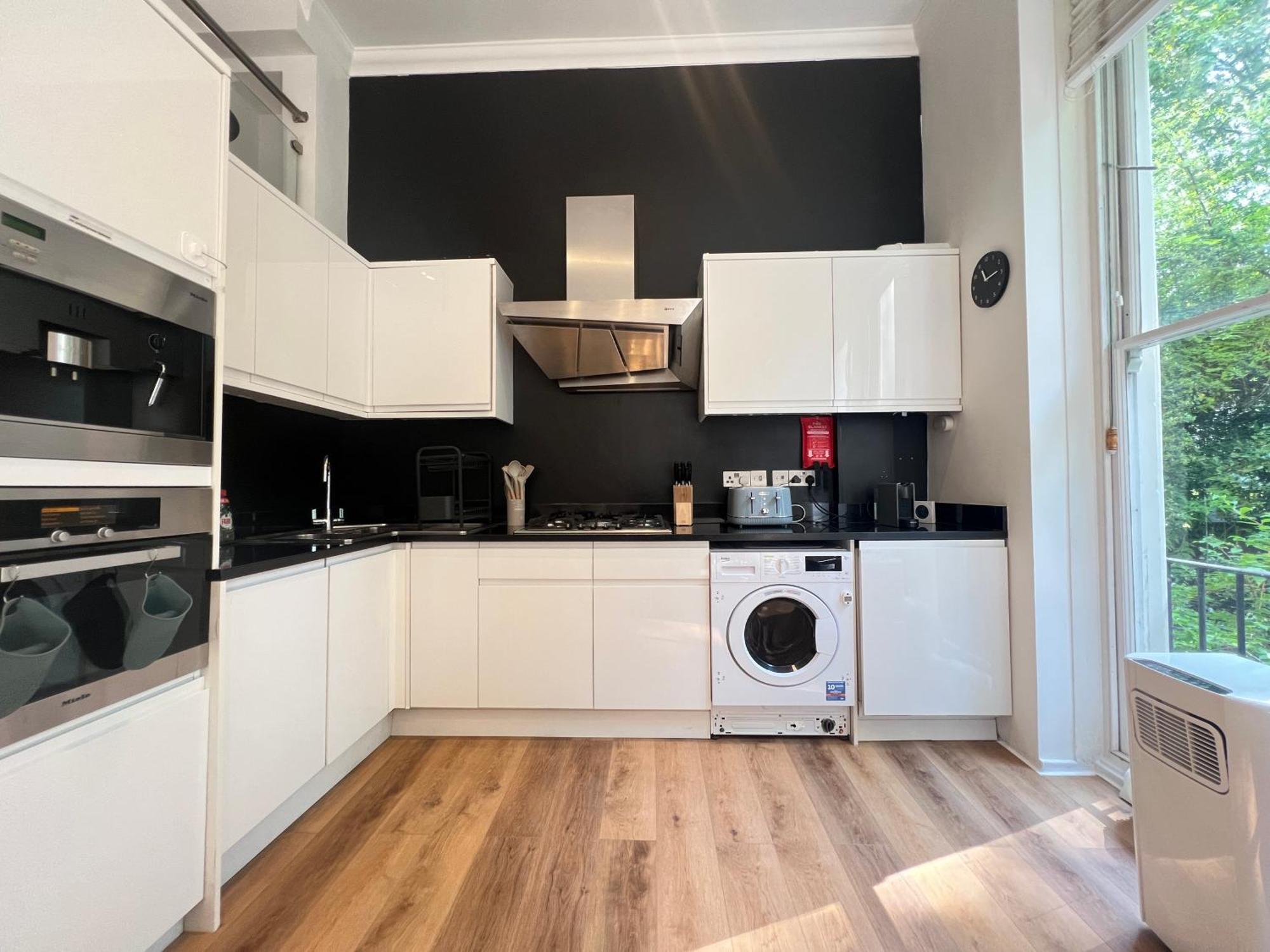 3.5 High Ceilings - Centrally Located London Exterior photo
